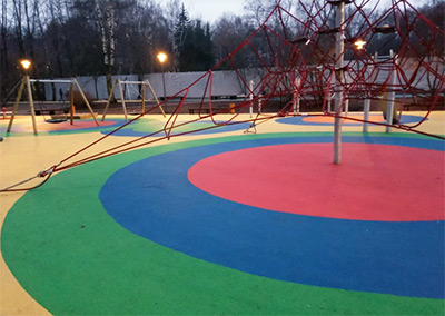 Покрытие из резиновой крошки на детской площадке